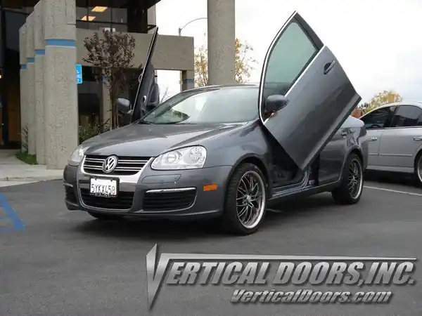 Vertical Doors Volkswagen Jetta 2005-2008