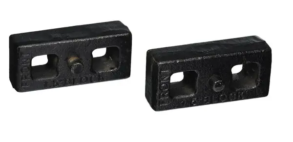 Fabtech 99-06 GM C1500 2WD 6 Lug Rear Leaf Spring Block Kit - 1.5in